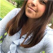 Graduada en educación primaria, dispuesta a ayudar a los peques